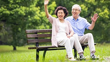 工信部等四部门启动2025“孝老爱老购物季” 促进银发消费扩容提质